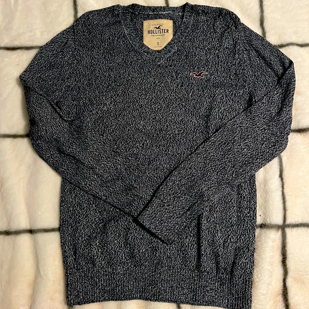 Hollister Men’s V Neck Sweater